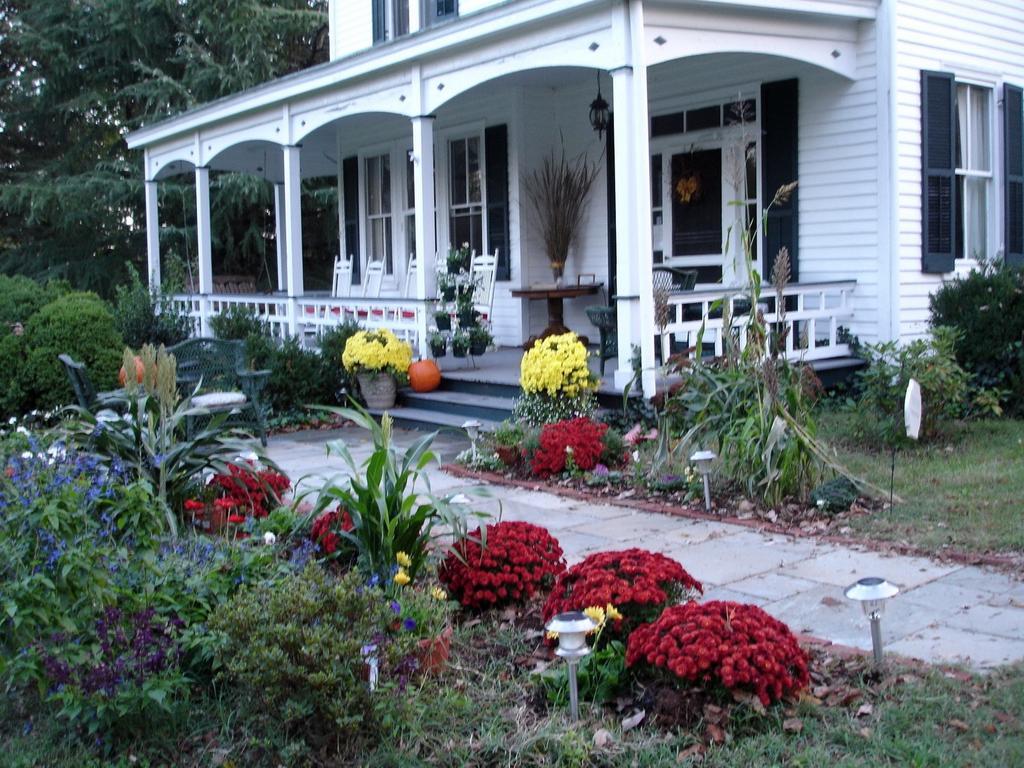Orange Inn On Poplar Hill מראה חיצוני תמונה
