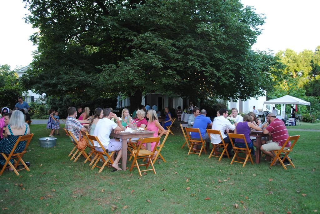Orange Inn On Poplar Hill מראה חיצוני תמונה